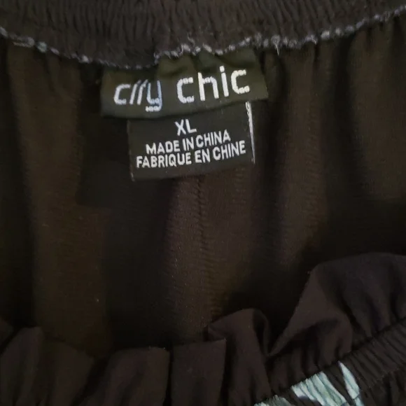 City Chic dress lovely scalloped skirt and off shoulder dress. - Picture 4 of 4